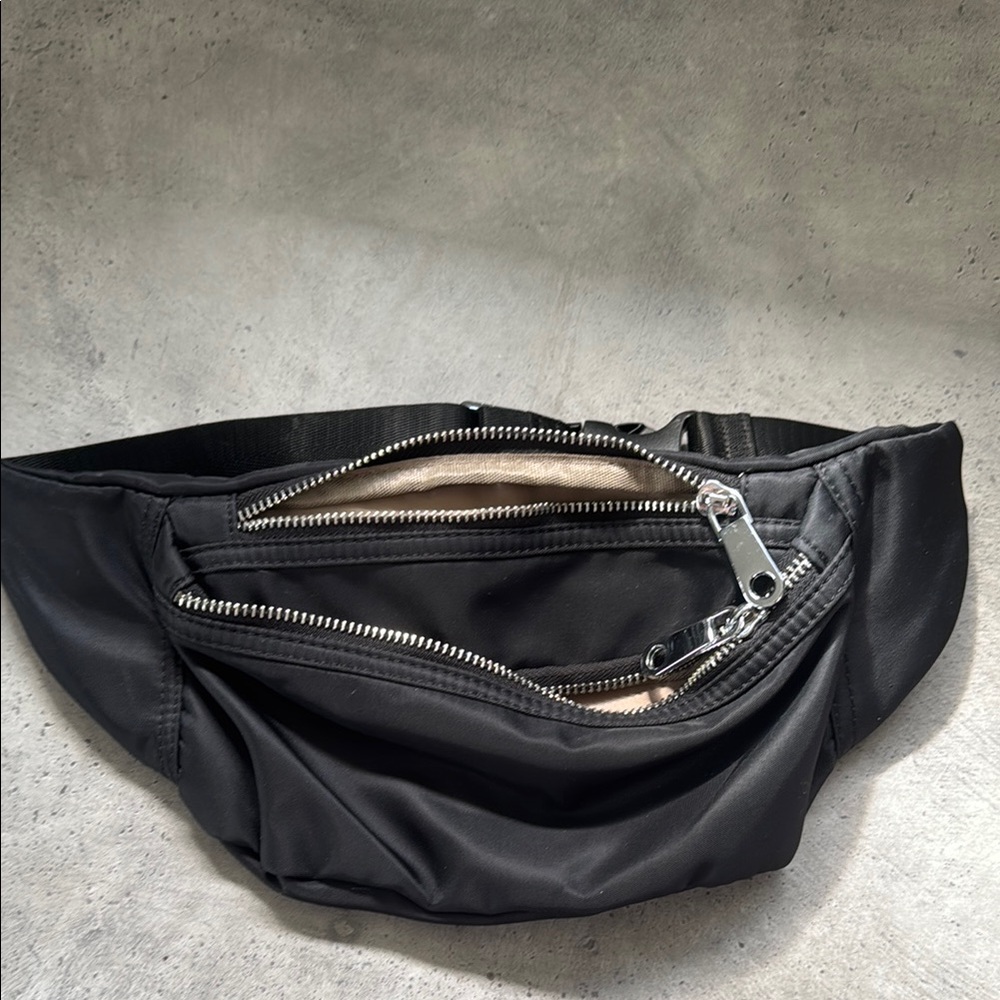 Black Belt Bag with Sleek Design and Versatile Use